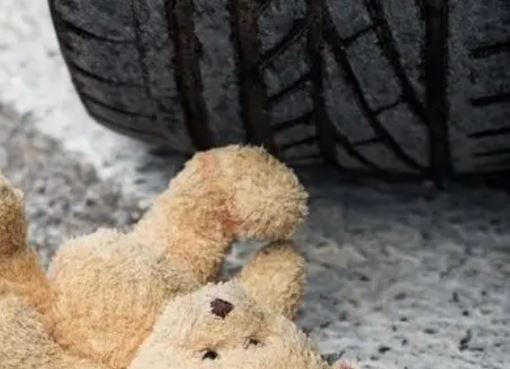 7 жасар баланы автобус басып кетті