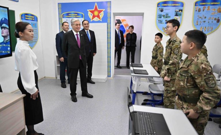 Мемлекет басшысы Тараздағы мамандандырылған әскери мектеп-интернатқа барды