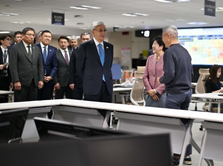 Президент Токионың Төтенше жағдайлар жөніндегі ахуалдық орталығын аралап көрді